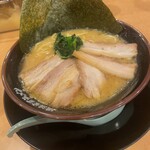 横浜家系ラーメン 丸岡商店 - 「チャーシュー麺（950円）」