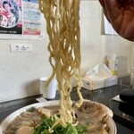 らー麺　Do・Ni・Bo - かた茹での太麺をリフトUP⤴️