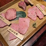 焼肉チャンピオン  - 名札付きお肉で豪華感あります♪