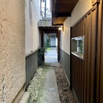 ラノッキオ - 入口は路地を抜けて裏口へ回る