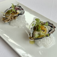 THE COSMOPOLITAN GRILL BAR TERRACE - 本日の生牡蠣2個 パッションフルーツのグラニテ