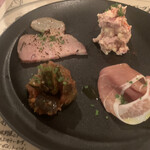 フライング ピッグ - 前菜盛り合わせ 1人前[900円]2