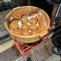 膳處漢ぽっちり - しみだれ豚饅　蒸したて！ 特製ダレ塗りたて！