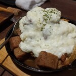 肉とチーズバルGRILL屋 - 肉にチーズ