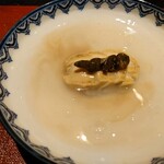 京極寿司 - 鮑は凄く柔らかな食感で
      餡は鮑の旨味が凄く濃厚で塩もほんのりなので
      繊細な味わいもよく分かる❕
      
      これは旨いねえ❕