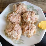 かもだ - 上から見て直径６〜７cmのシュウマイが５つ