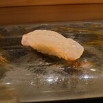 京極寿司 - ◯目一鯛（サスエ前田魚店　仕入れ）
      白身の（甘み）じんわりと
      しかし凄くやって来る旨い味わい❕
      
      日本一の魚店に掛かると、どんなお魚でも
      最良の味わいが引き出されているのだな～と思った。