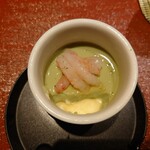 京極寿司 - 海老はプリッとした食感と、ネットリ、シッカリとした
      甘み（旨味）がやって来る❕
      
      大葉の風味のするお出汁の利いた茶碗蒸しと
      お上品な出汁の味わいのノーマルの茶碗蒸しとの
      味わいの違いを楽しんだ