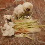 京極寿司 - この時期はハモだよねえ～❕
      
      このおっさんはハモでは天ぷらが好きなんだけど
      ハモの梅肉ソースは舌のミョウガときゅうりで
      サッパリと頂けてこれは美味しいよねえ～❕