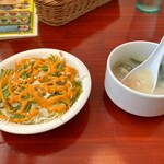 インドカレー スルチ - サラダとスープ。