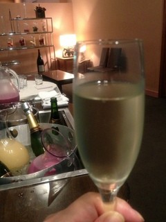 軽井沢ホテルブレストンコート - ウェルカムドリンクのスパークリングワイン