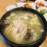 韓国家庭料理 我が家 - サムゲタン　参鶏湯 2,500円