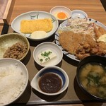 やよい軒 - ロースカツとエビフライ定食に単品卵焼き