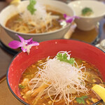 二代目 藤巻激城 - 五味融合美彩麺の高級トムヤムラーメン（赤）