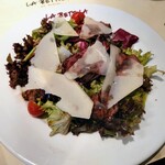 ラ・ベットラ・ダ・オチアイ - タリアータ  牛肉の薄切り サラダ添え