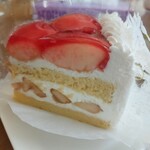 ツマガリ - 桃のショートケーキ