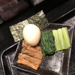麺屋永吉 花鳥風月 - 海苔、青菜、シナチク、味玉