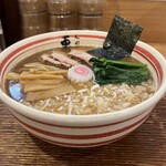 人形町 兎屋 - ◎具材はチャーシュー、メンマ、青菜、ナルト、海苔、ネギ。