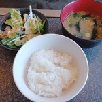 Nam Puu - ごはん　お味噌汁　サラダ