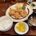 はらへー太 - ザンギ定食のご飯半分