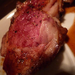 炭火焼酒亭ローリンストーン - 名物／豪州産骨付きラムロース　ズームアップ