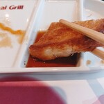 南海グリル - ステーキソースにつけて