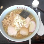 Saheiji Shiyokudou - チャーシュー麺(700円也) 箸休めのお新香も美味しい♪