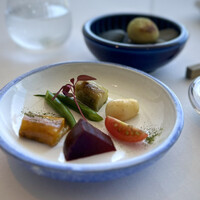フランス料理 エステール by アラン・デュカス - 毎朝のようにシェフ自ら運んでくる、鮮度もバリエーションも申し分のない鎌倉野菜たち。
                もう、代名詞ですね(^^)