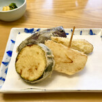 天ぷら よこい - ●三皿目
      ・ズッキーニ
      ・ヤングコーン
      ・新玉ねぎ
      ・なす