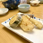 天ぷら よこい - ●三皿目
      ・ズッキーニ
      ・ヤングコーン
      ・新玉ねぎ
      ・なす