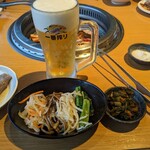 Yakiniku Kingu - 生ビール＋ナムル