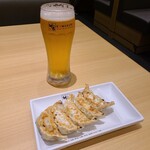 どうとんぼり 神座 - ビール＠350円と餃子＠260円