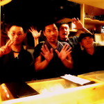 真ん中の方が藤原オーナー＆美しい女将さん＆メガネの方がオーナーのお兄さん＆楽しいトヨマルさん♪楽しいオーラ出まくりです♪是非会いに来てくださ～い♪(全国ネット公開と了承頂きました2013.09月にて)