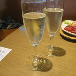 ホテル&スパ センチュリーマリーナ 函館 - 朝から泡でかんぱい！