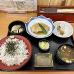 きときと食堂 - おまかせ定食¥700。ご飯をしらす丼に変更¥500。