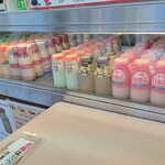 パンと牛乳の店 ミルクスタンド - いろんな牛乳