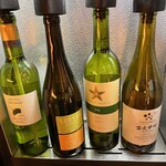 Degusuteshonkitaaoyama - 飲み比べセットのワインはアルゴンガス封入のサーバからご提供します。