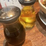 Menyaho - 2種の味変用のお酢