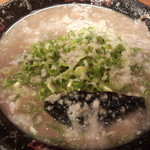 無鉄砲 総本店 - とんこつラーメン（コッテリ、ネギ多め）