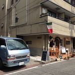 うなぎ専門店 元町 濱新 - 店はこの奥