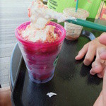 STARBUCKS COFFEE Karuizawa Purinsushoppingupurazaten - トッピングたっぷりのストロベリーチーズケーキを男三人でおすそ分け(笑)