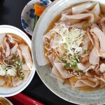 食彩遊膳 まる梅 - 女子組が頼んだ普通盛りと夫の3玉との違いです。大人と子供くらいの差…