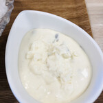 かき氷店 小桃 - お供はラムレーズンクリームチーズ200円　これ初めて頼んだけど美味しかった！オレンジ香る〜にも合いそうだな♡