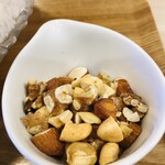 かき氷店 小桃 - 無塩ナッツは何にでも合うよなぁ！