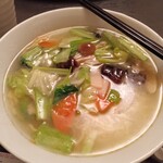 美林華飯店 - 塩味の野菜ソバ