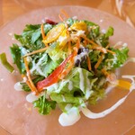 Italian Bar ANCORA - サラダは結構ボリューミー。
