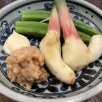 金町製麺 - 生オクラと谷中しょうが鶏肉味噌マヨ