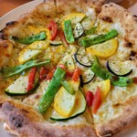 Italian Bar ANCORA - 旬野菜のピッツァ。ヘルシーなのにお酒が進む味。