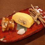 Unagi Kushiyaki Unakushi - 鰻のおばんざい三種盛り(煮凝り、う巻き、骨せんべい)