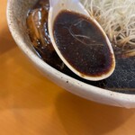 麺武 はちまき屋 - 真っ黒です。